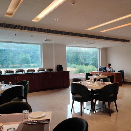 Hotel Parth ウーナ エクステリア 写真